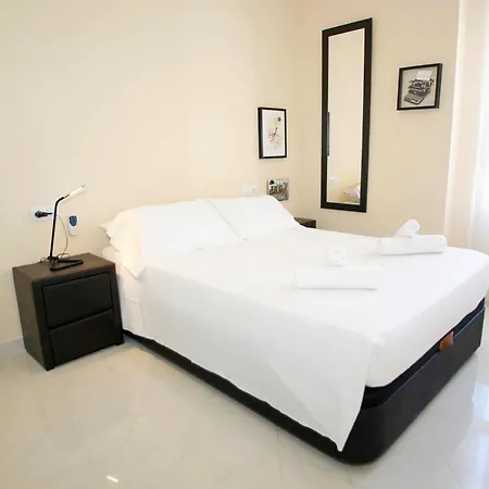 Apartment In Front Of The Sea With Ac And Pool