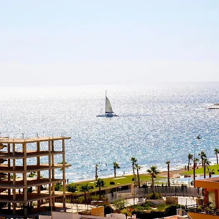 In Front Of The Sea With Ac And Pool